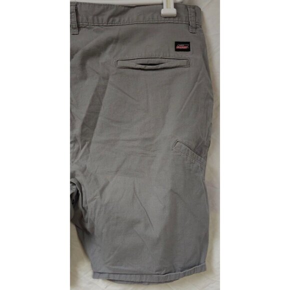 Dickies Sz 44 Grey Loose Fit Chino Cellphone Pockets Work Shorts 11" Inseam - Picture 6 of 9